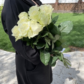 Букет из 9 белых роз (70 см) в Яхроме