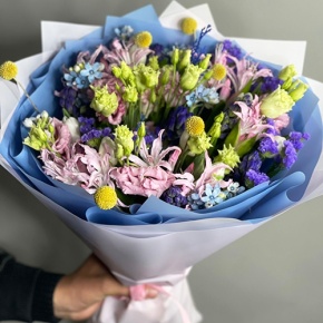 Букет "Загадка вечности" из гиацинтов, нерине, тюльпанов и оксипеталума в Яхроме