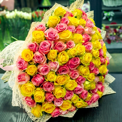 Букет из 101 розовой и лимонной розы (50 см) в Яхроме