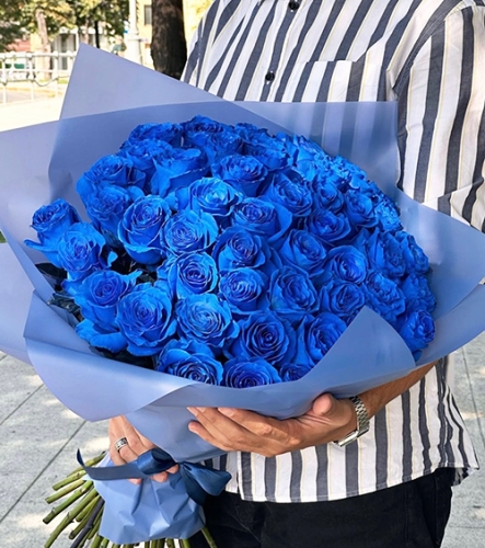 Букет из 51 синей розы Эквадор (60 см) в Яхроме