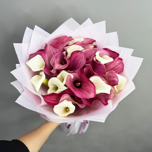 Букет из 25 нежных калл в Яхроме