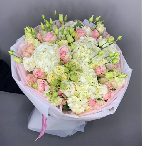 Букет "София" из гортензий, эустом и роз в Яхроме