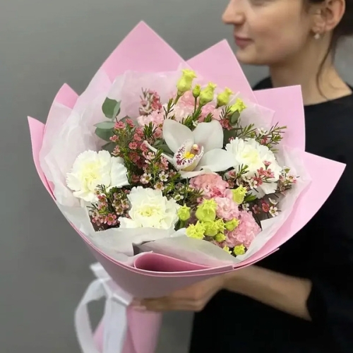 Букет с королевской орхидеей, диантусами, эустомой и шамелациумом в Яхроме