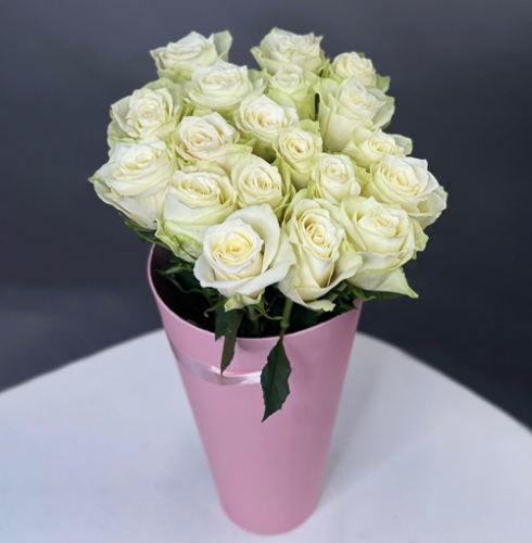 19 белых роз Кения в конусе в Яхроме