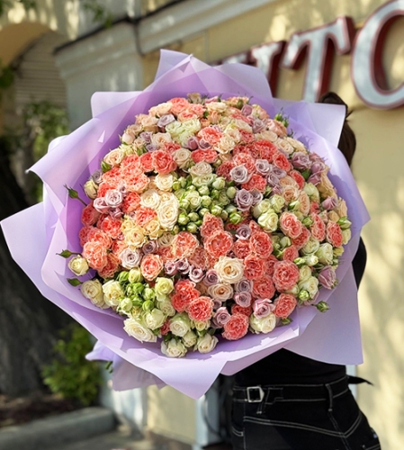 Букет из 101 кустовой розы микс в Яхроме